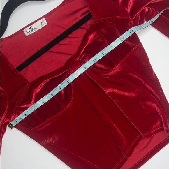 Hollister Scarlet Velvet Crop Top - Picture 5 of 7